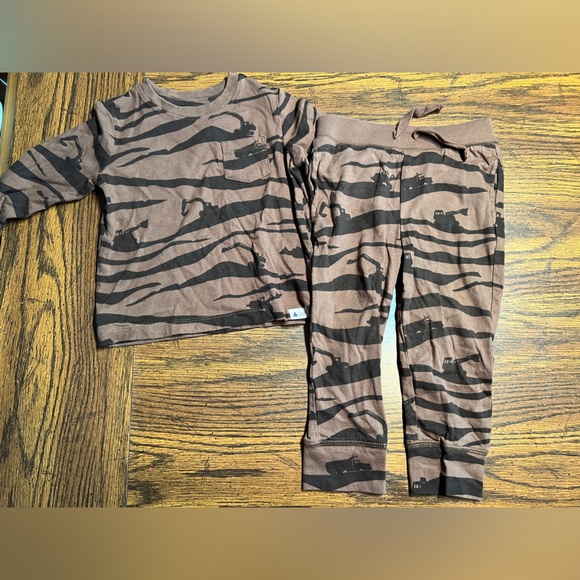 GAP Other - Gap boys brown construction matching outfit set 2T